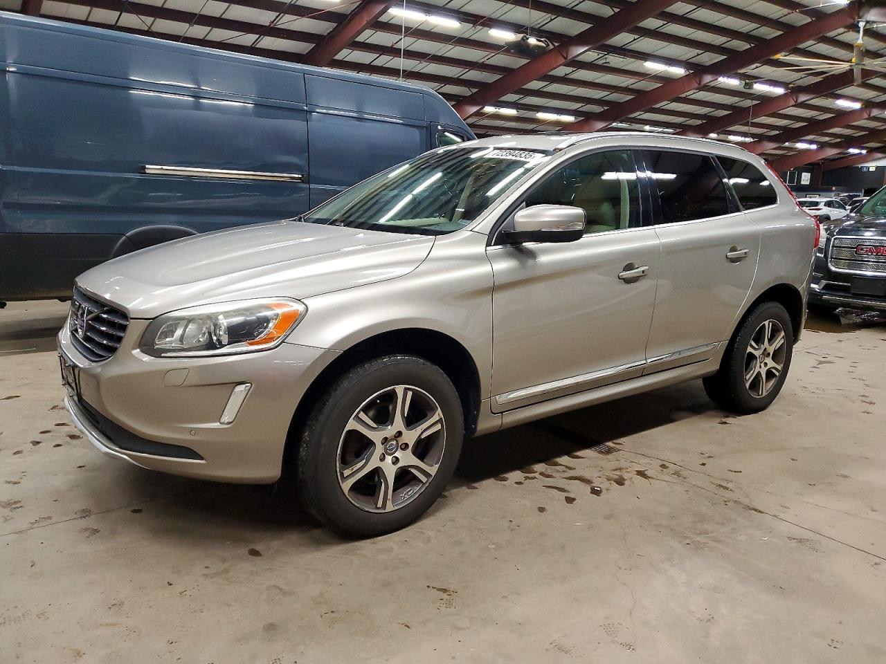 2015 VOLVO XC60