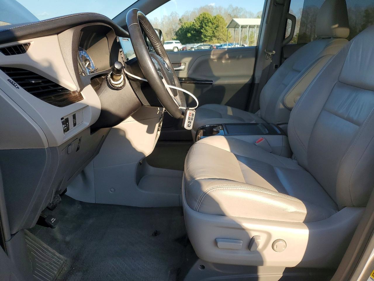 2016 TOYOTA SIENNA