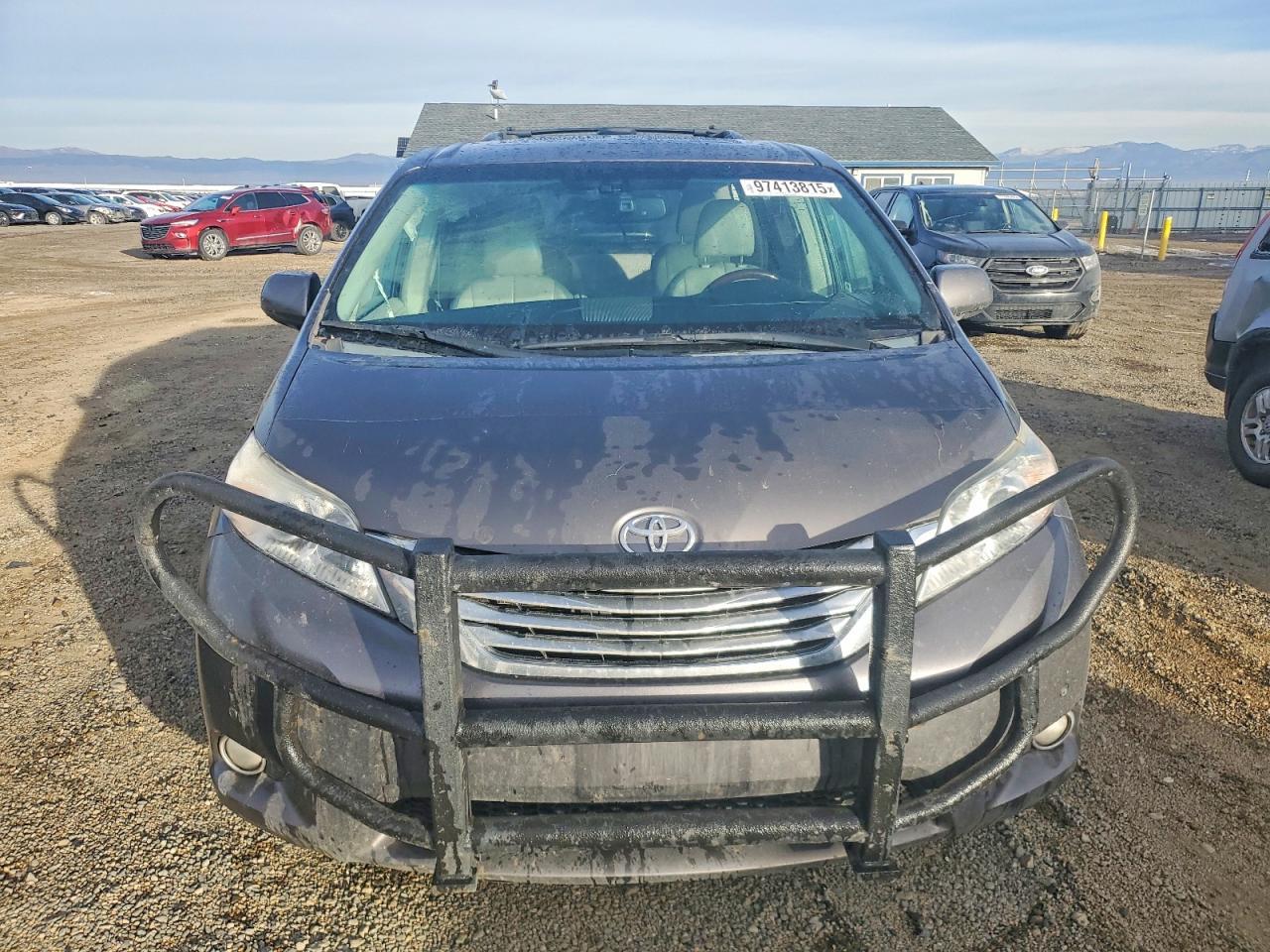 2011 TOYOTA SIENNA
