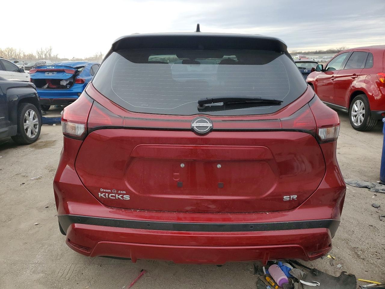 2024 NISSAN KICKS