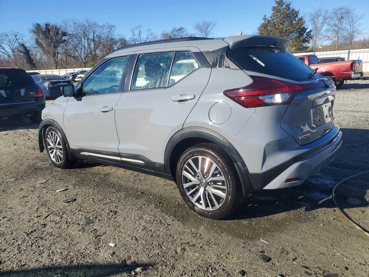 2021 NISSAN KICKS