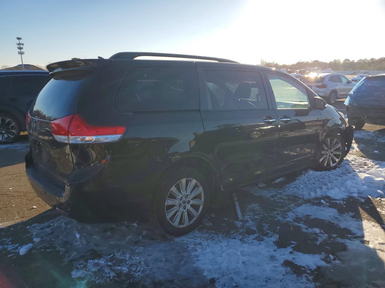 2014 TOYOTA SIENNA
