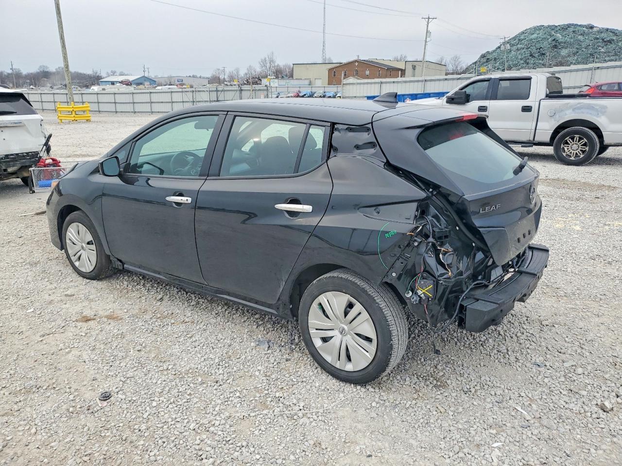 2025 NISSAN LEAF