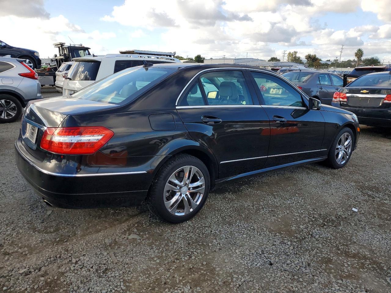 2011 MERCEDES-BENZ E-Class