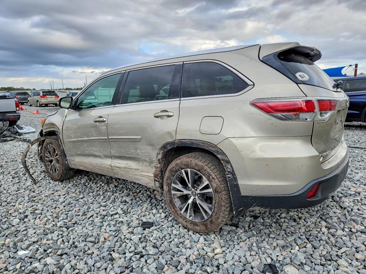 2016 TOYOTA HIGHLANDER
