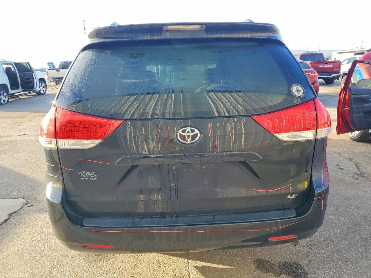 2013 TOYOTA SIENNA