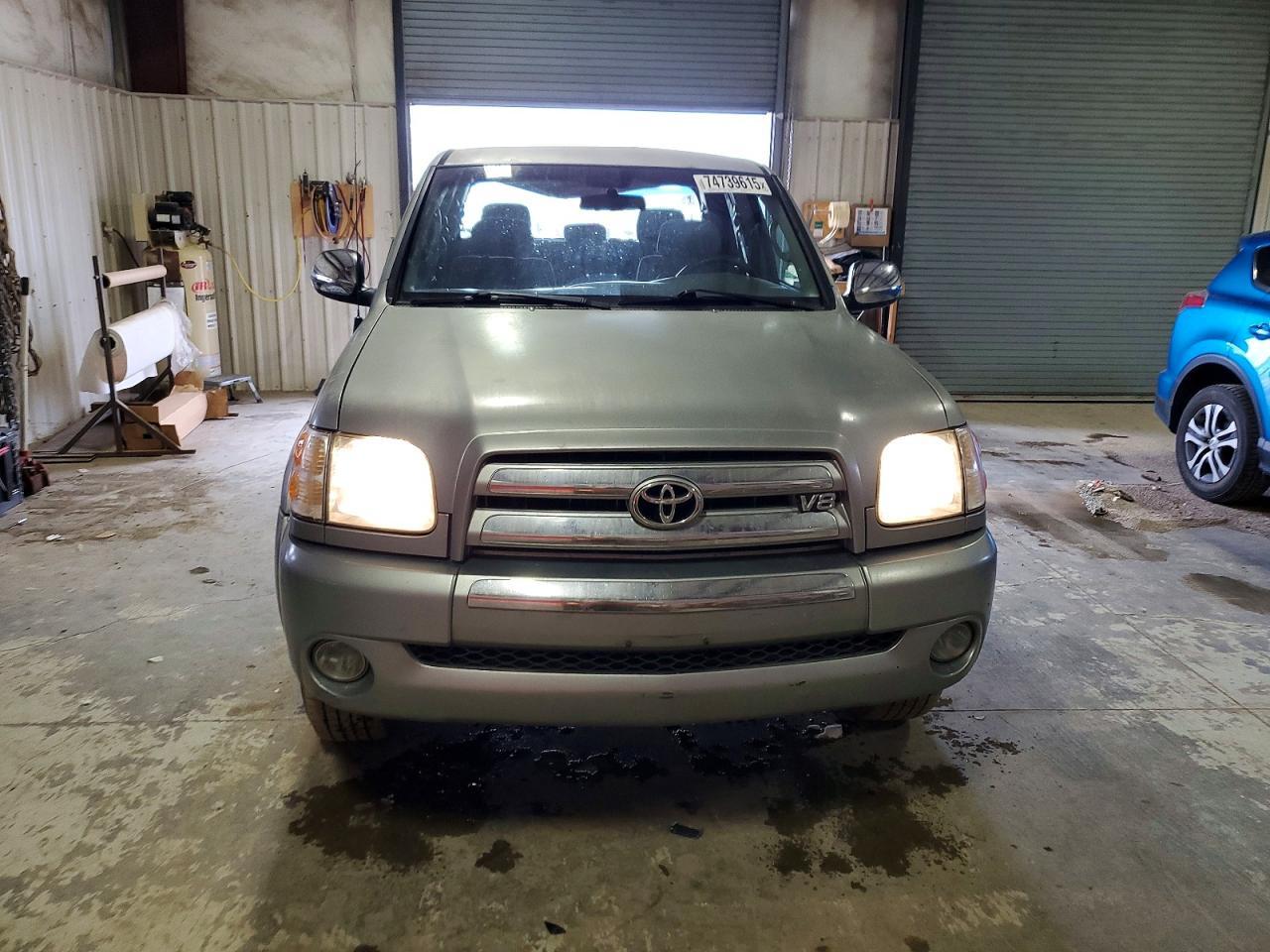 2004 TOYOTA TUNDRA