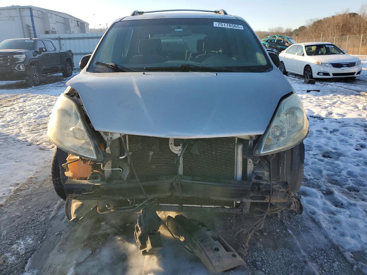 2006 TOYOTA SIENNA
