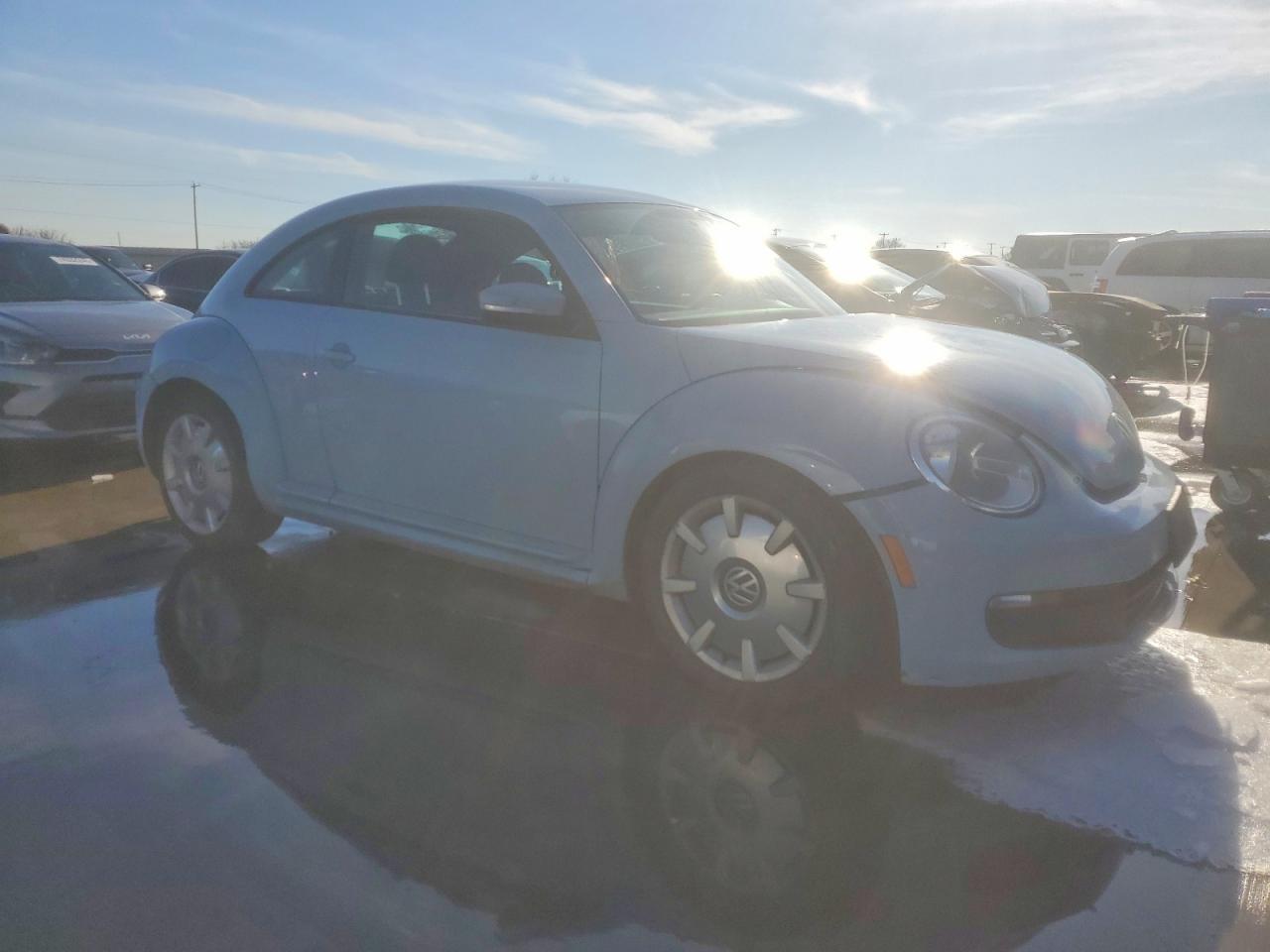 2012 VOLKSWAGEN Beetle
