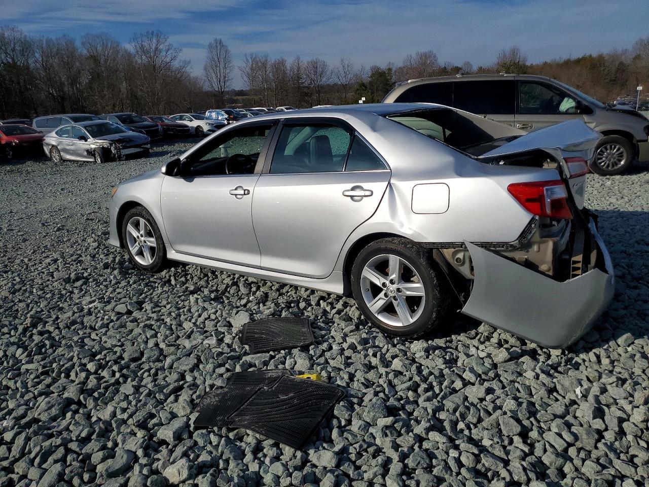 2014 TOYOTA CAMRY