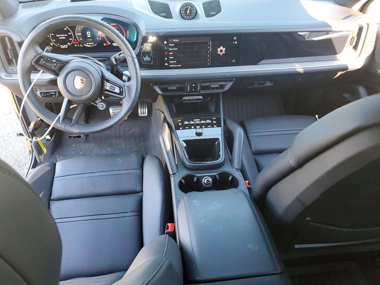 2025 PORSCHE CAYENNE