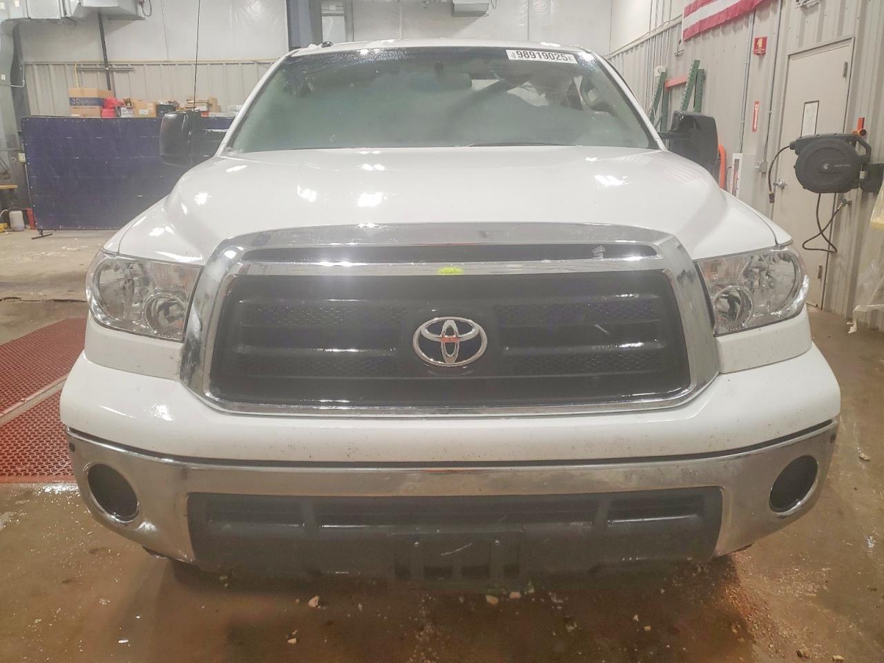 2011 TOYOTA TUNDRA
