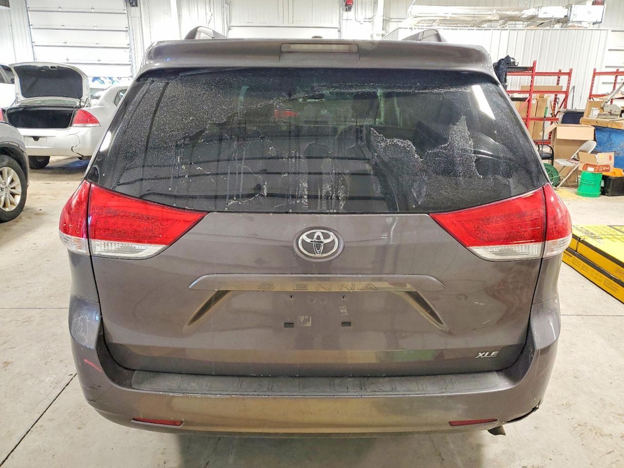 2014 TOYOTA SIENNA