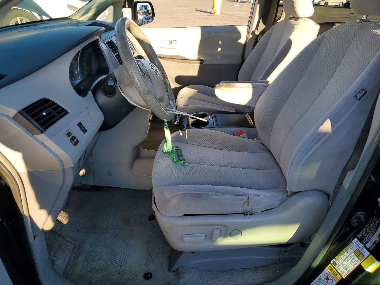 2013 TOYOTA SIENNA