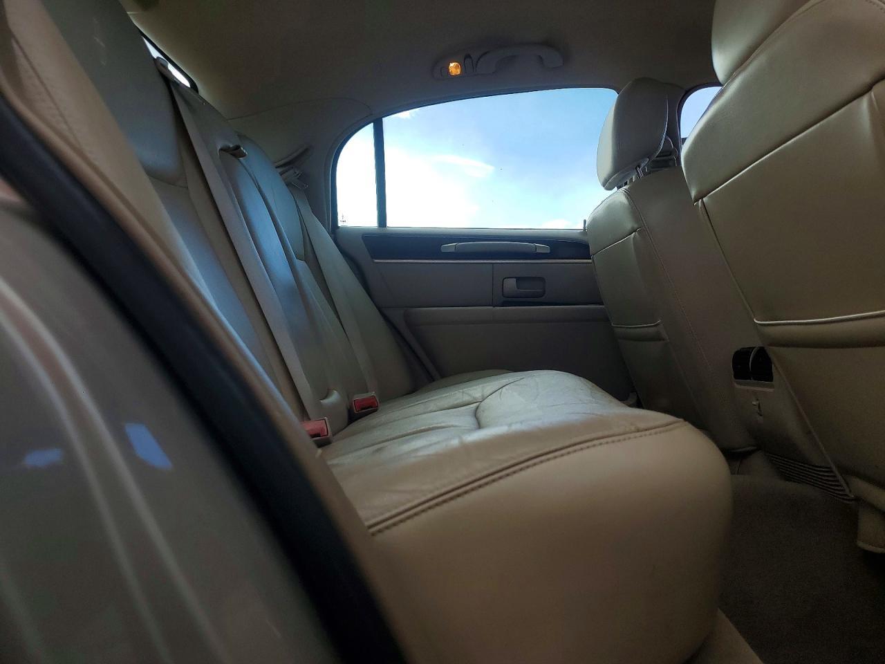 2008 LINCOLN Town Car