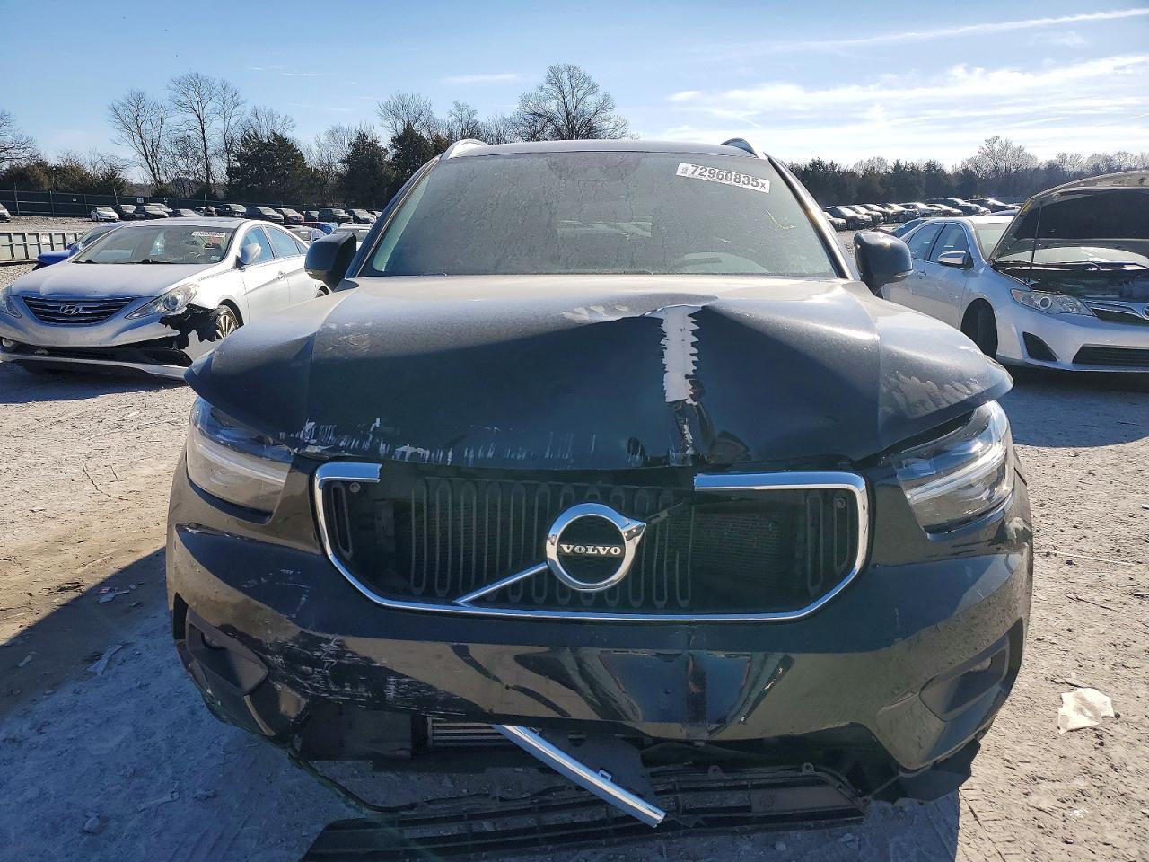 2021 VOLVO XC40