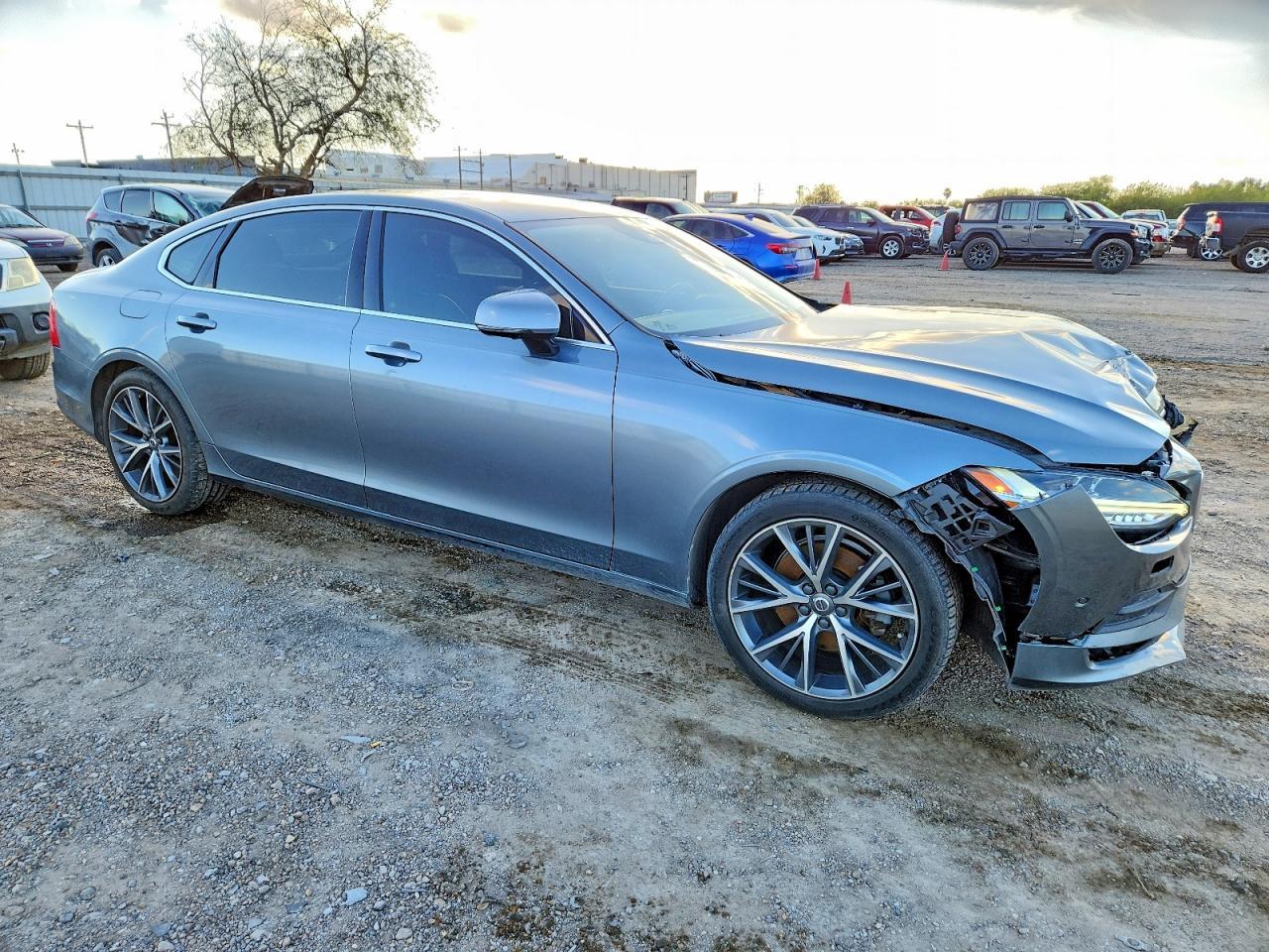 2018 VOLVO S90