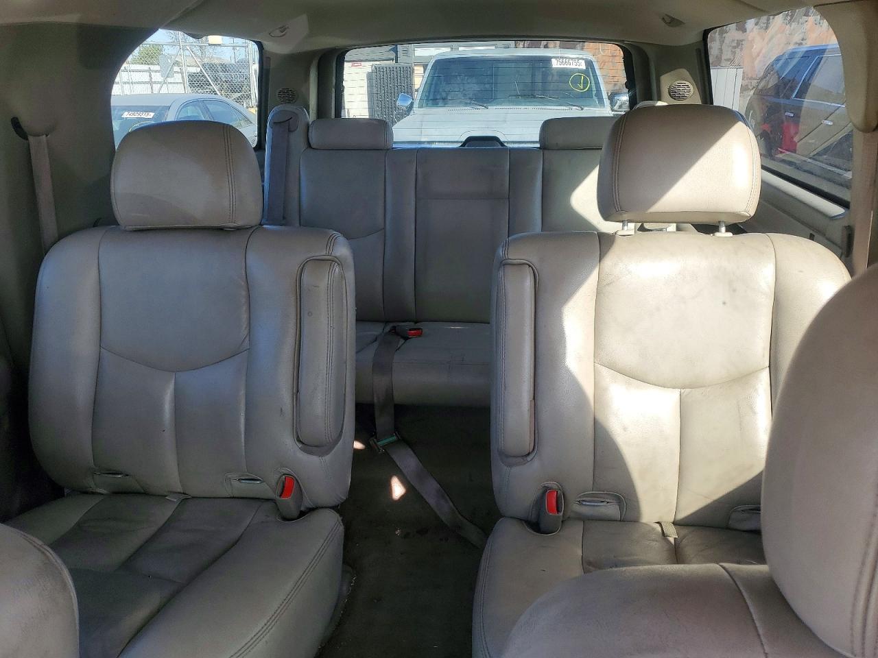 2004 CHEVROLET Suburban