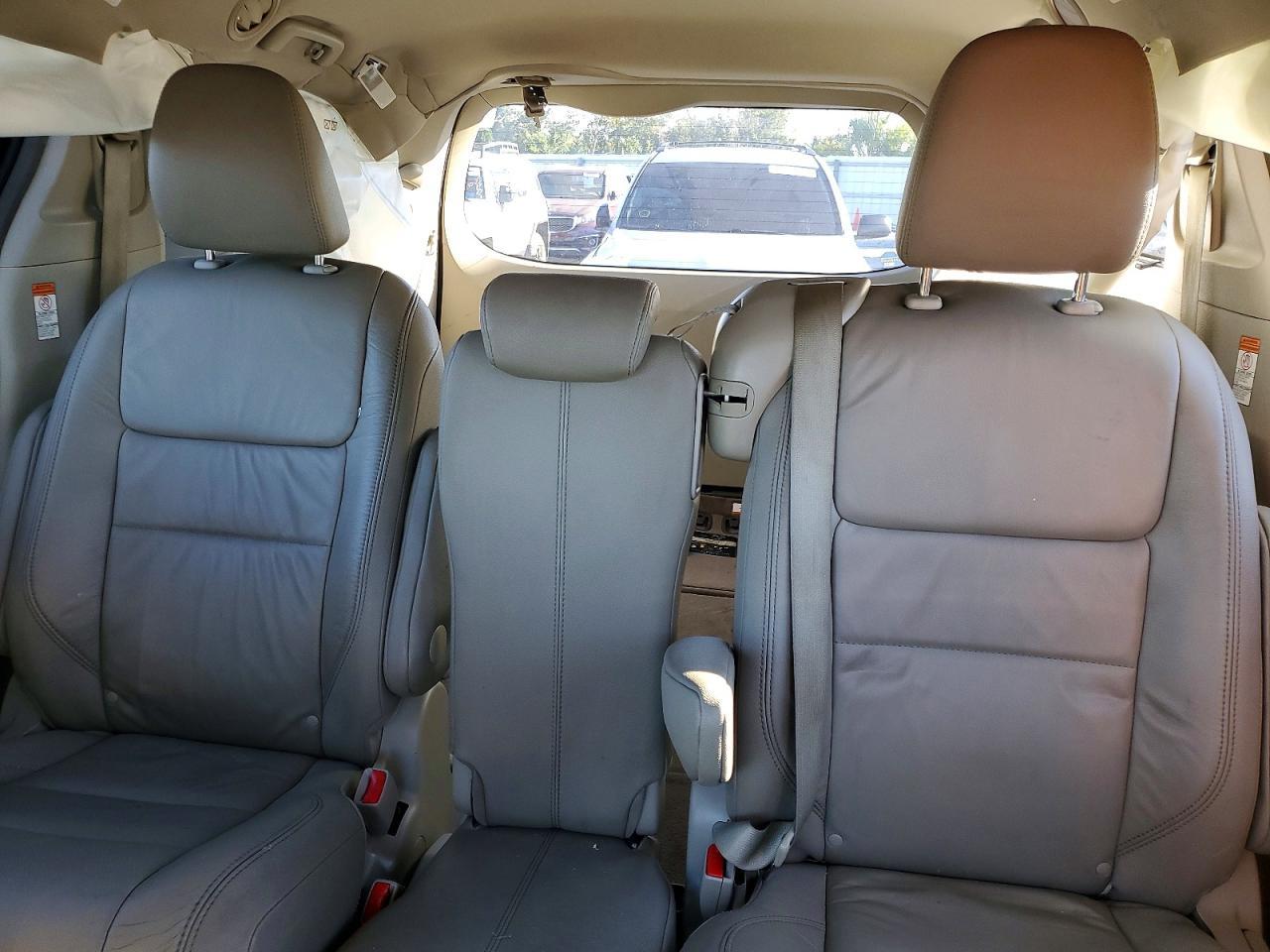 2016 TOYOTA SIENNA