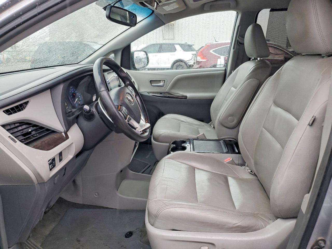 2015 TOYOTA SIENNA