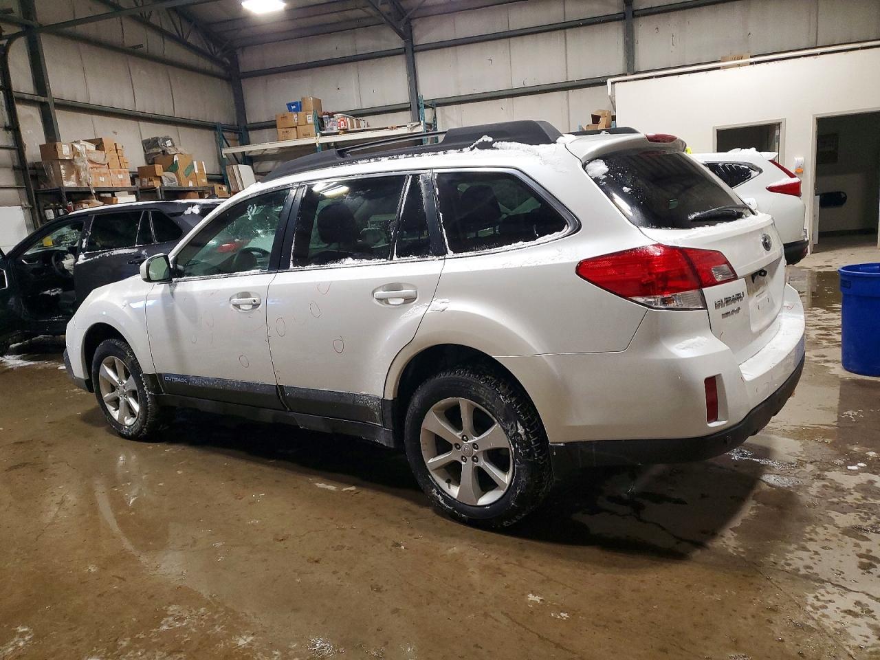 2013 SUBARU Outback