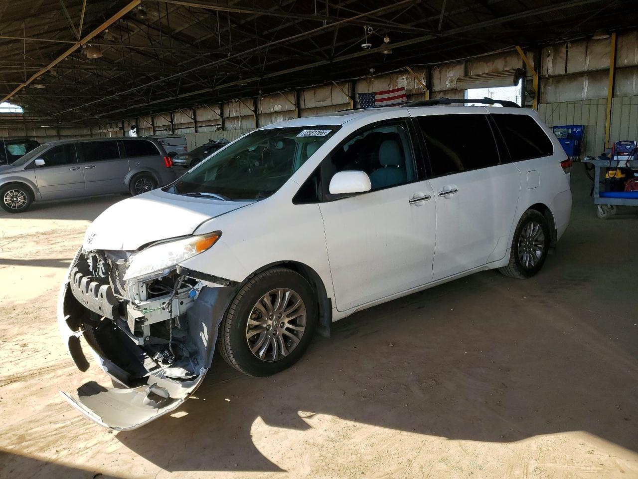 2011 TOYOTA SIENNA