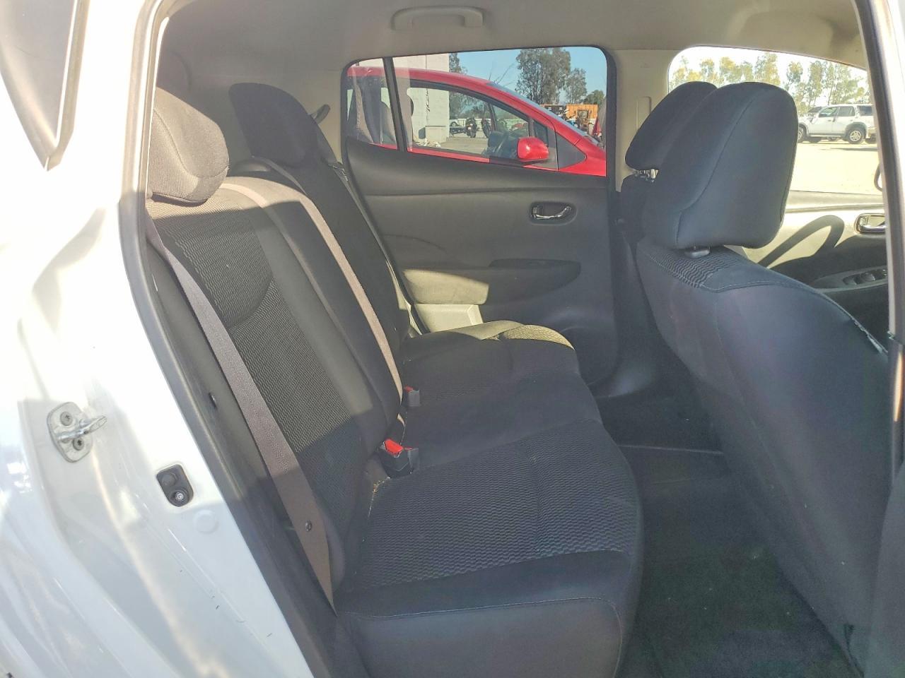 2015 NISSAN LEAF