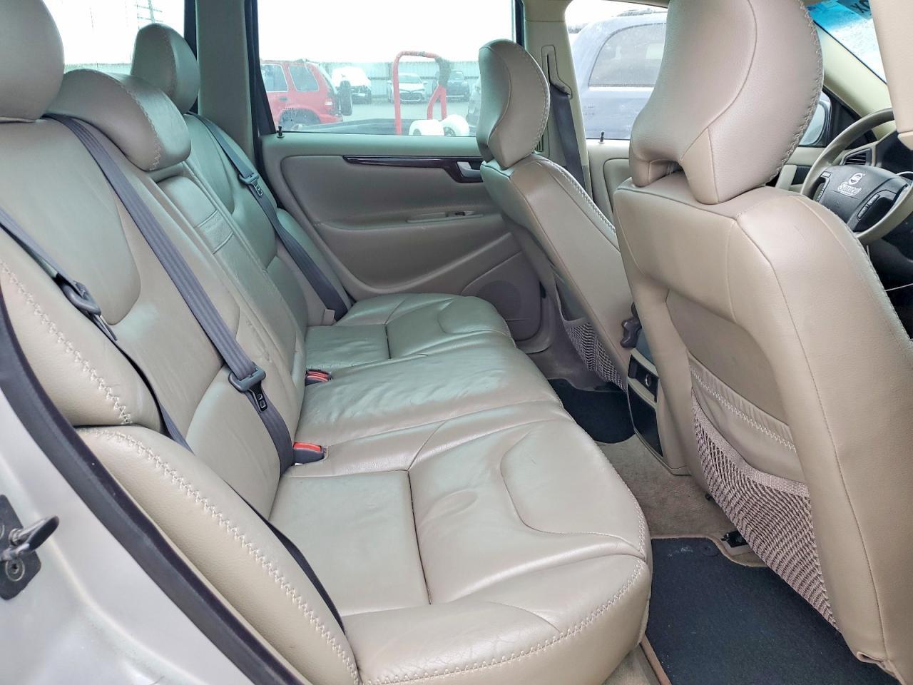 2004 VOLVO XC70