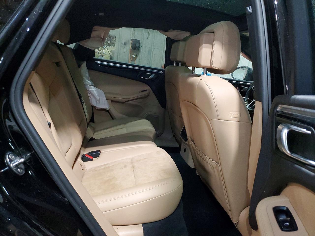 2021 PORSCHE Macan