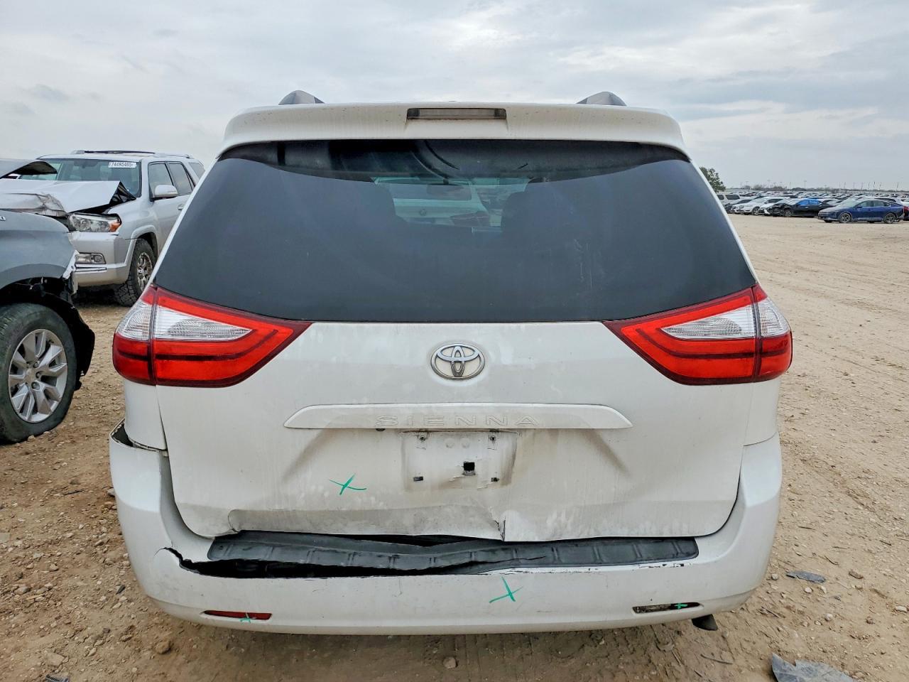 2016 TOYOTA SIENNA