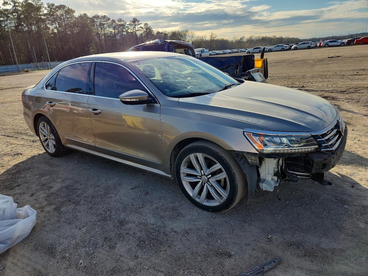 2017 VOLKSWAGEN Passat