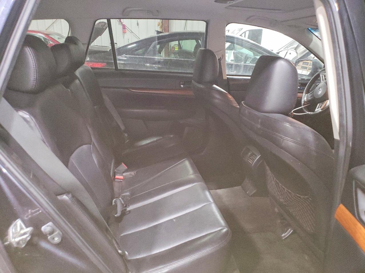 2013 SUBARU Outback