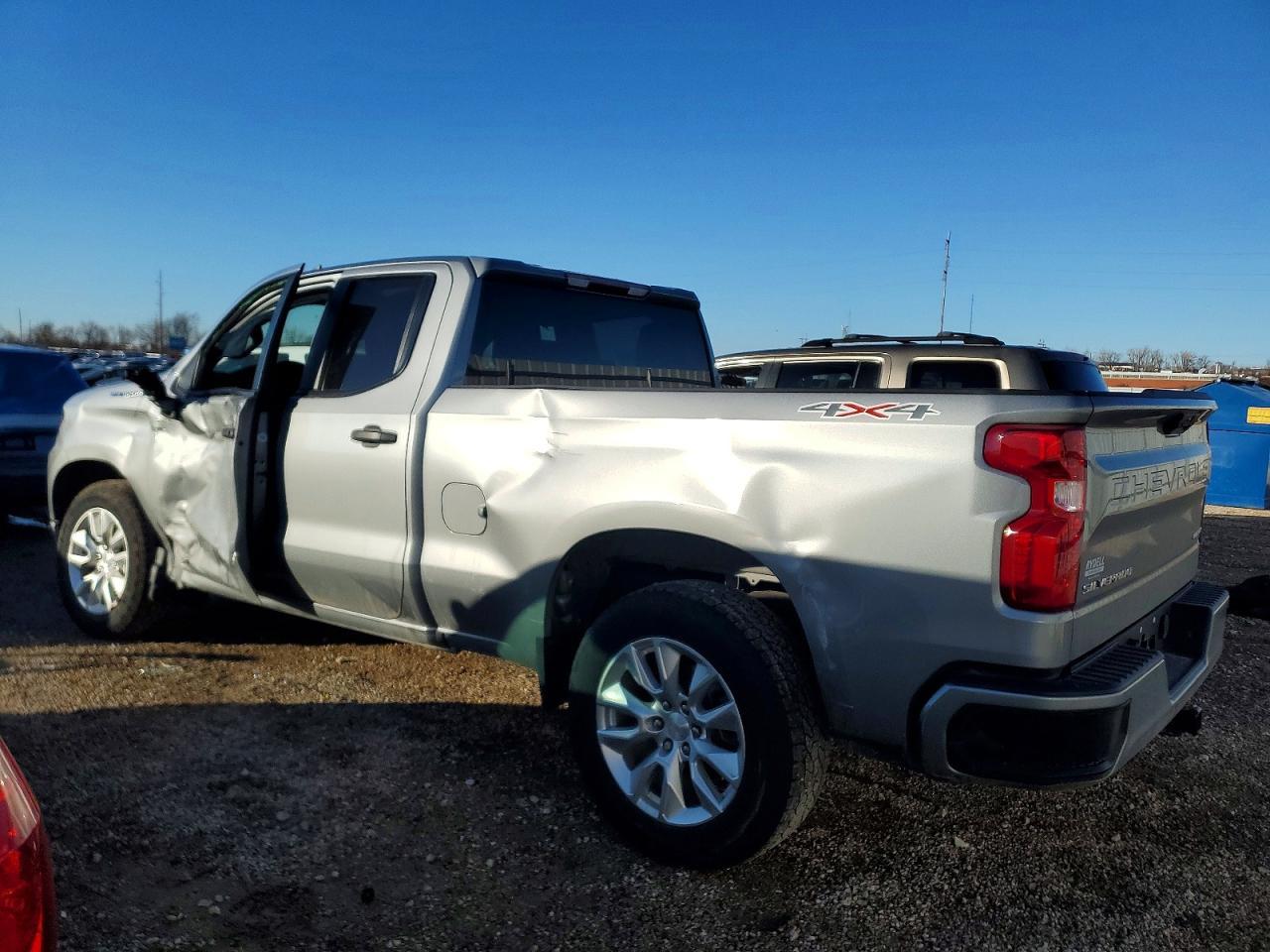 2023 CHEVROLET Silverado