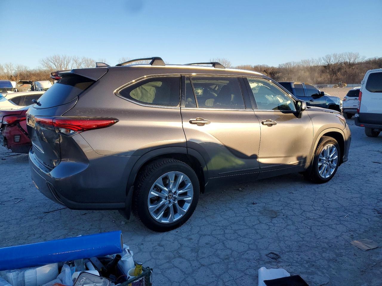 2022 TOYOTA HIGHLANDER
