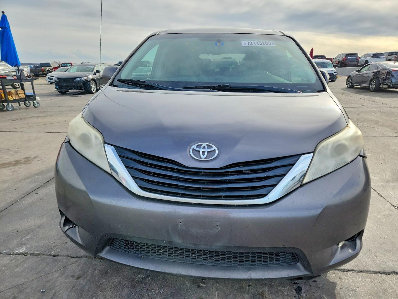 2012 TOYOTA SIENNA