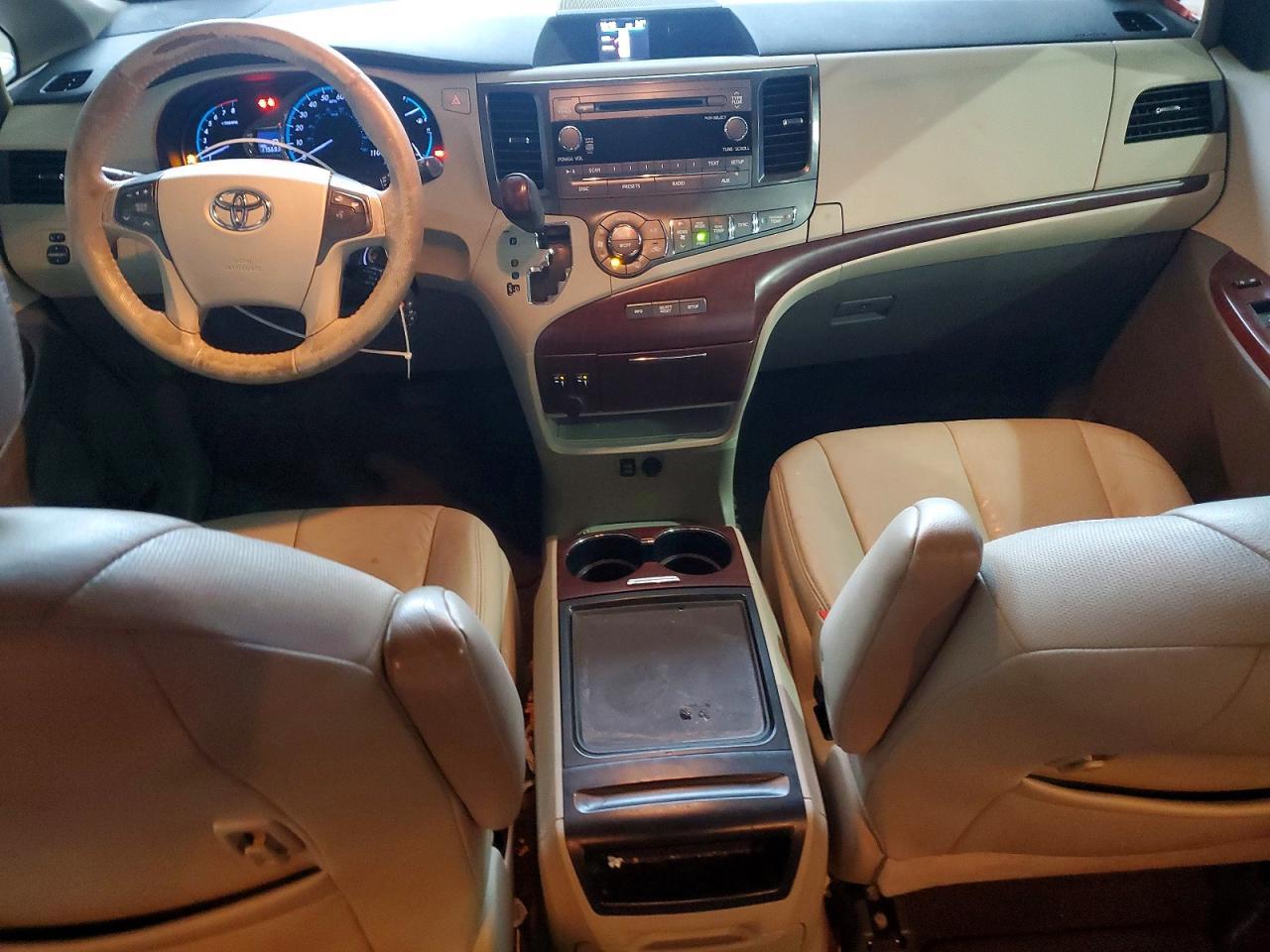 2012 TOYOTA SIENNA