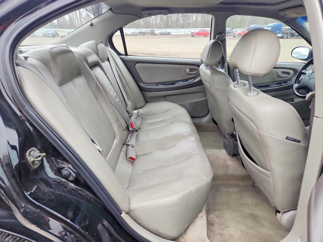 2001 NISSAN Maxima