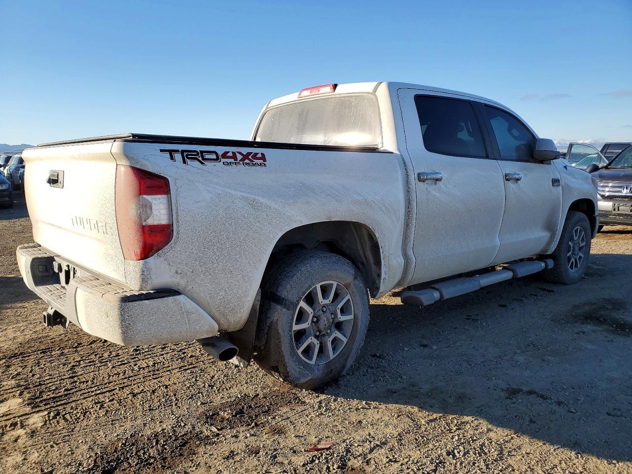 2017 TOYOTA TUNDRA