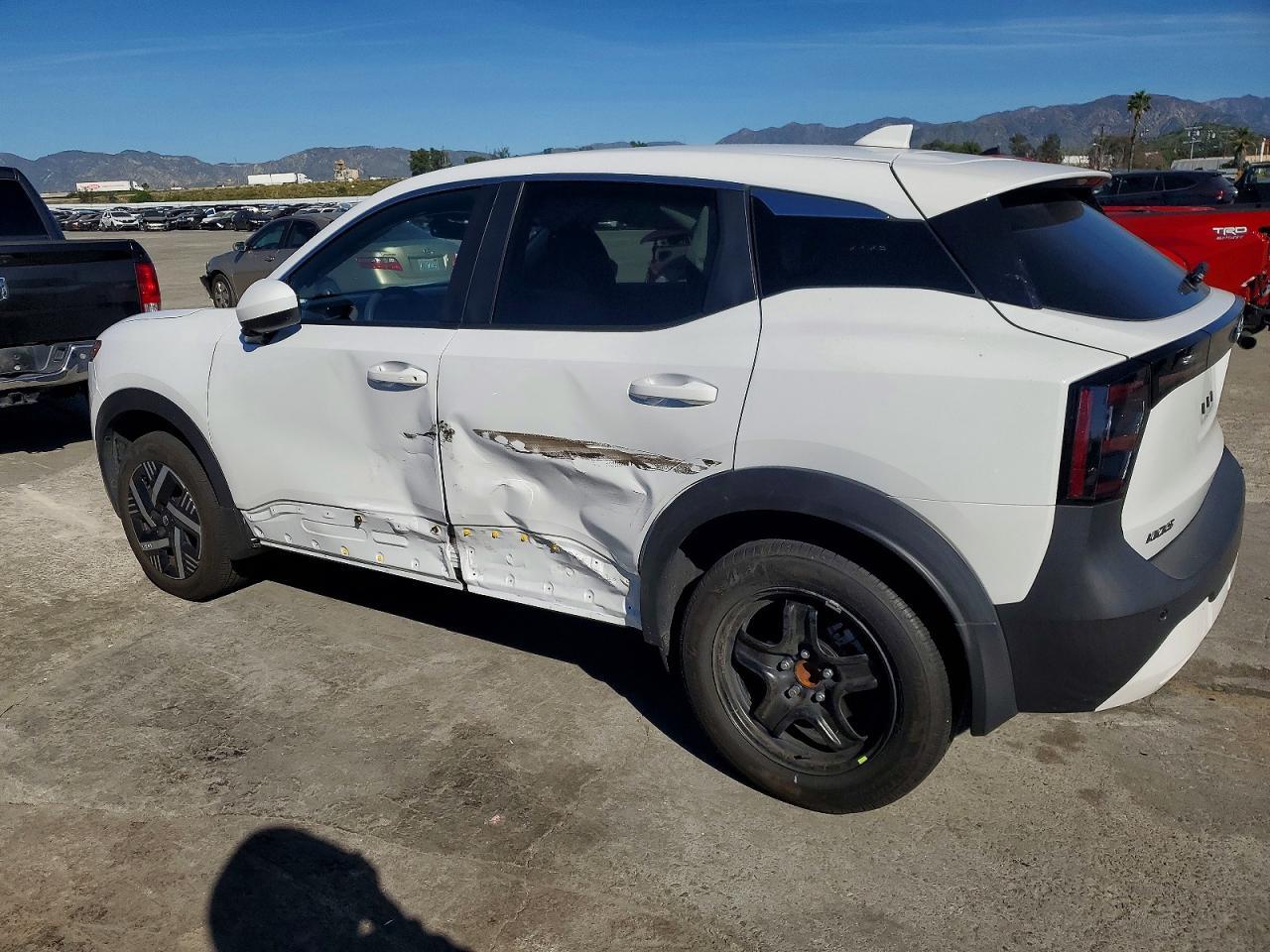 2025 NISSAN KICKS