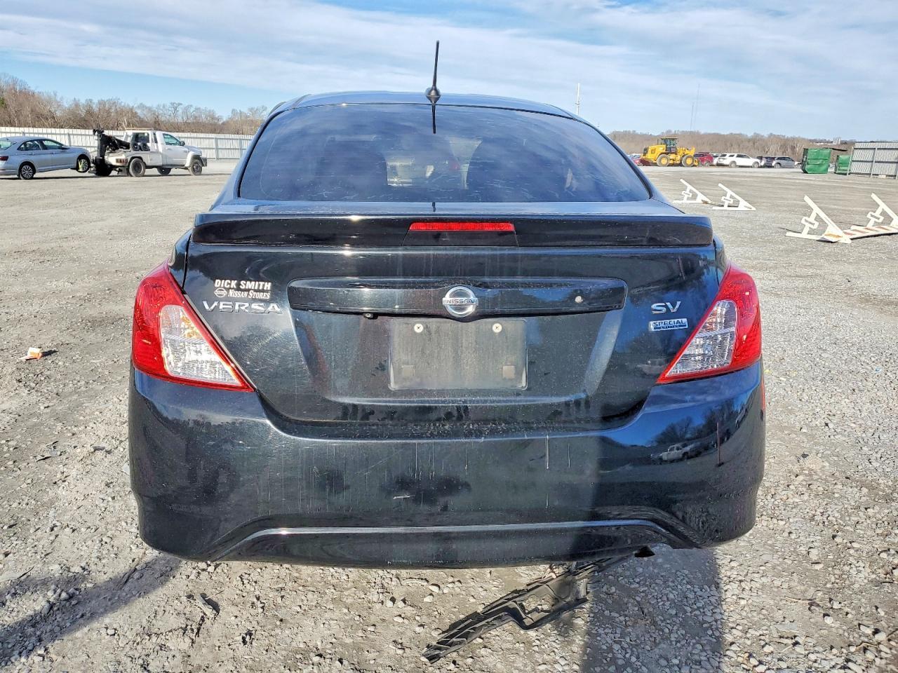 2017 NISSAN VERSA