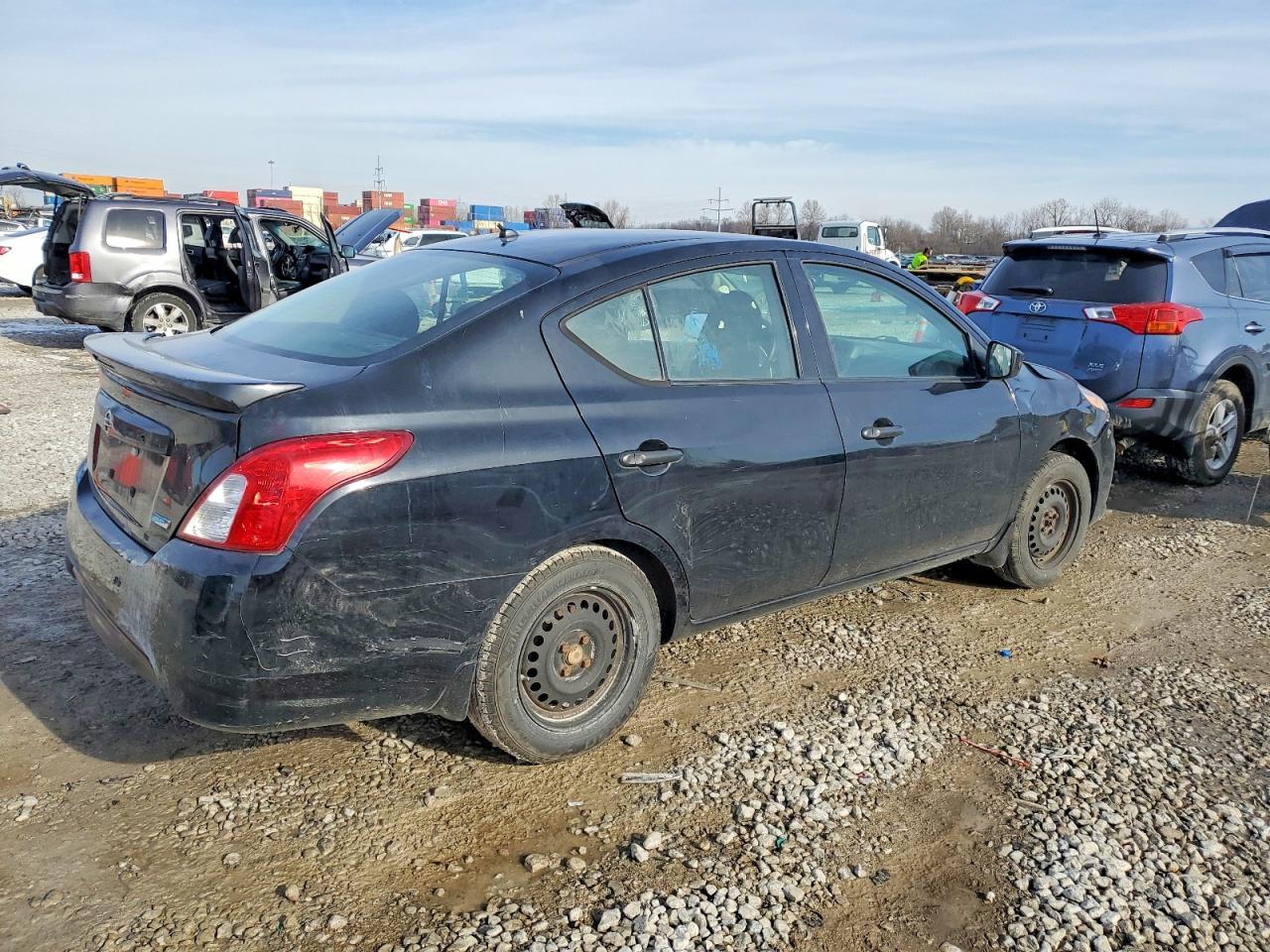 2016 NISSAN VERSA