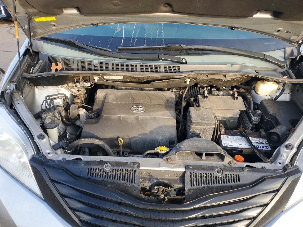 2015 TOYOTA SIENNA