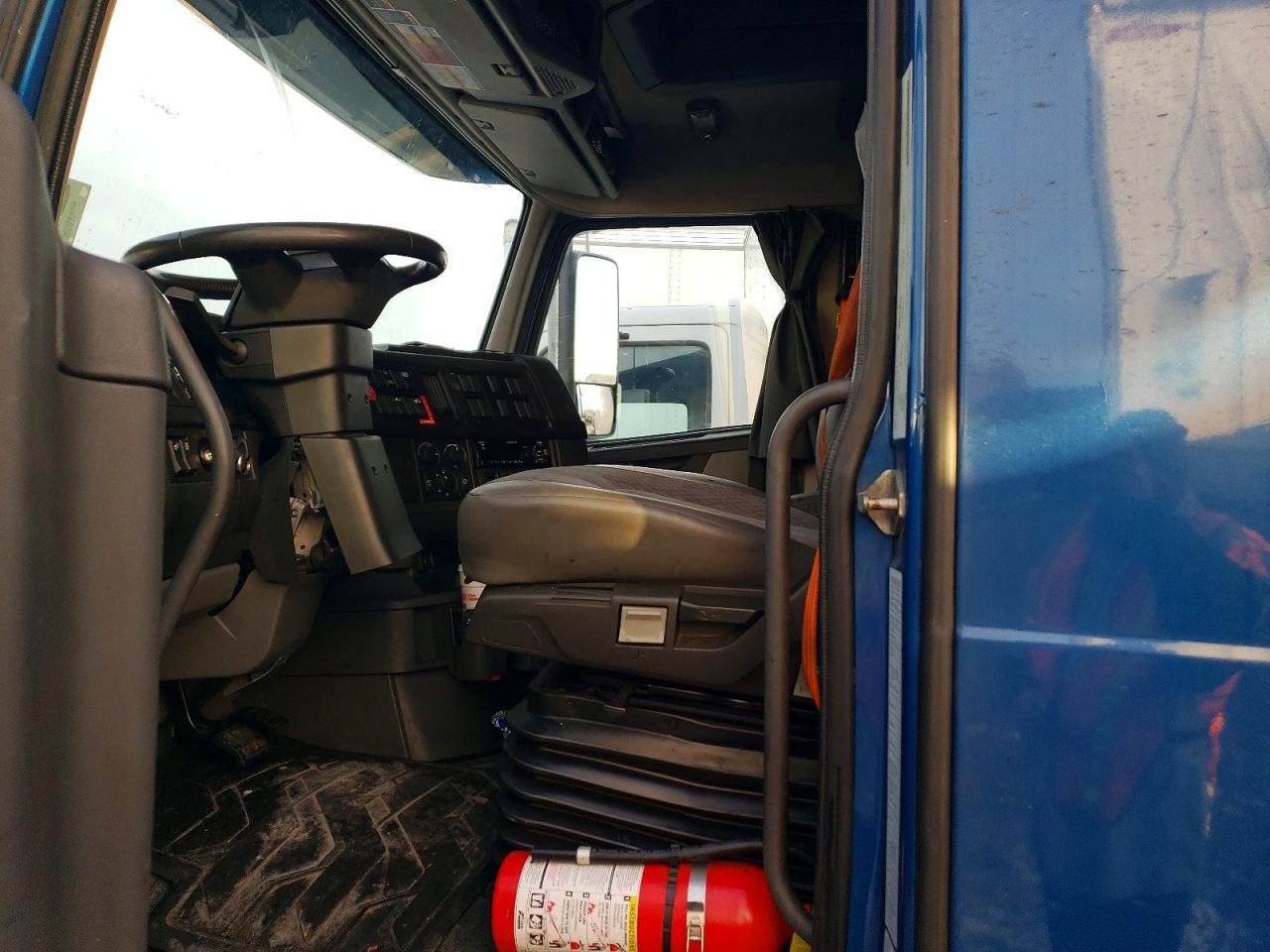 2021 VOLVO VNL