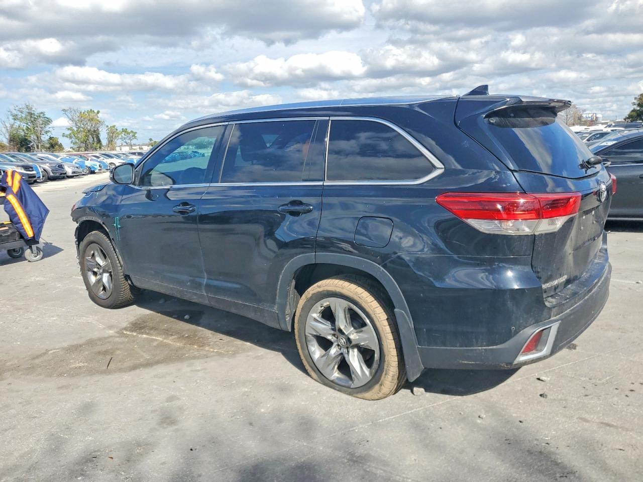2018 TOYOTA HIGHLANDER