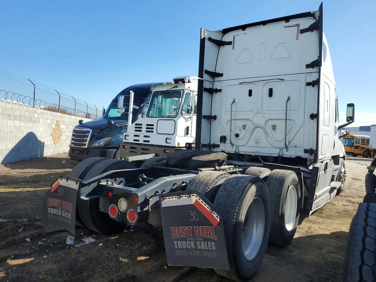 2020 FREIGHTLINER CASCADIA 126