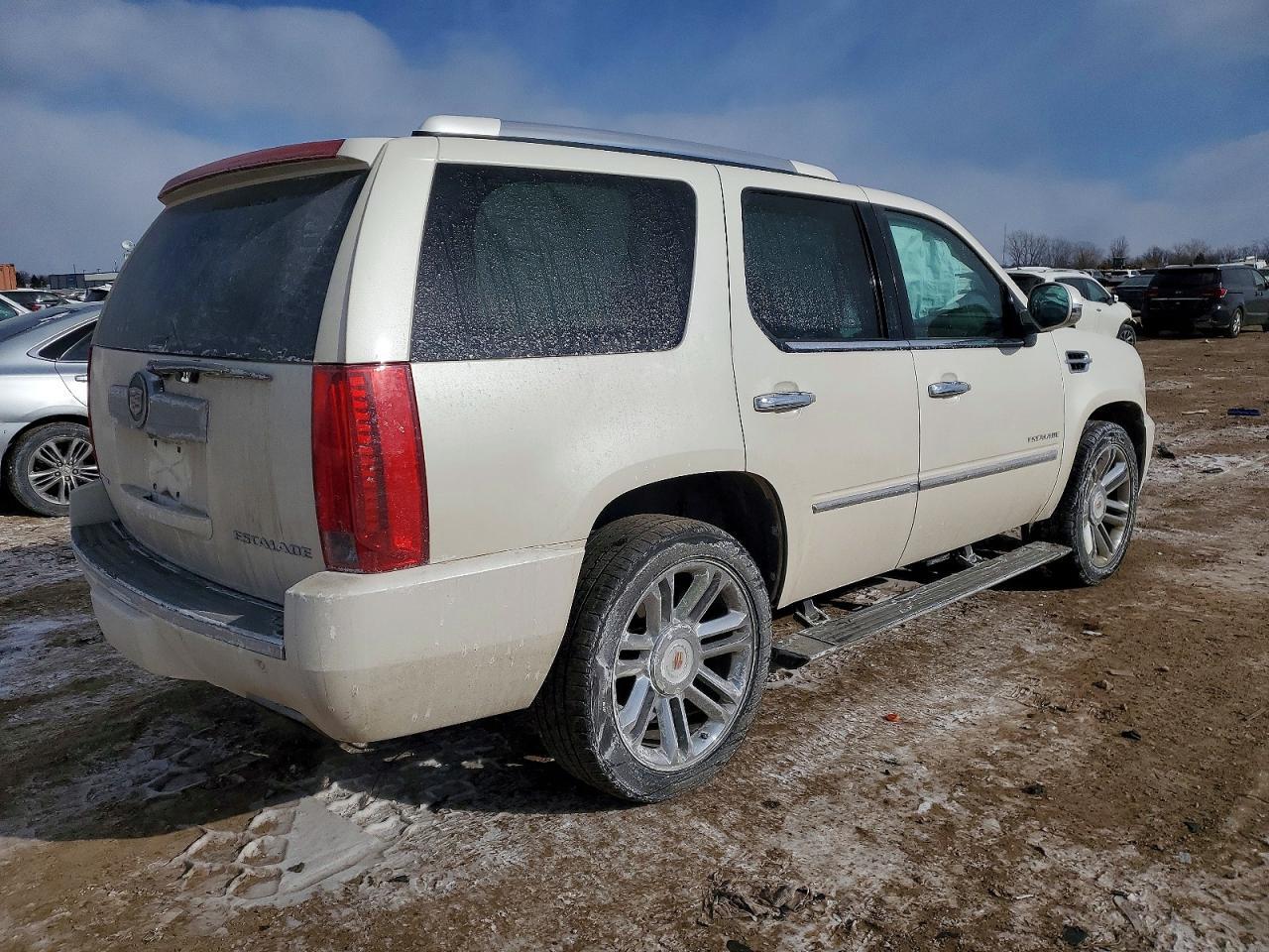 2013 CADILLAC ESCALADE