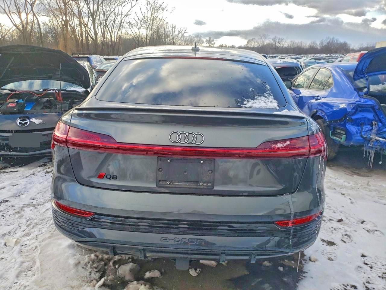 2024 AUDI Q8