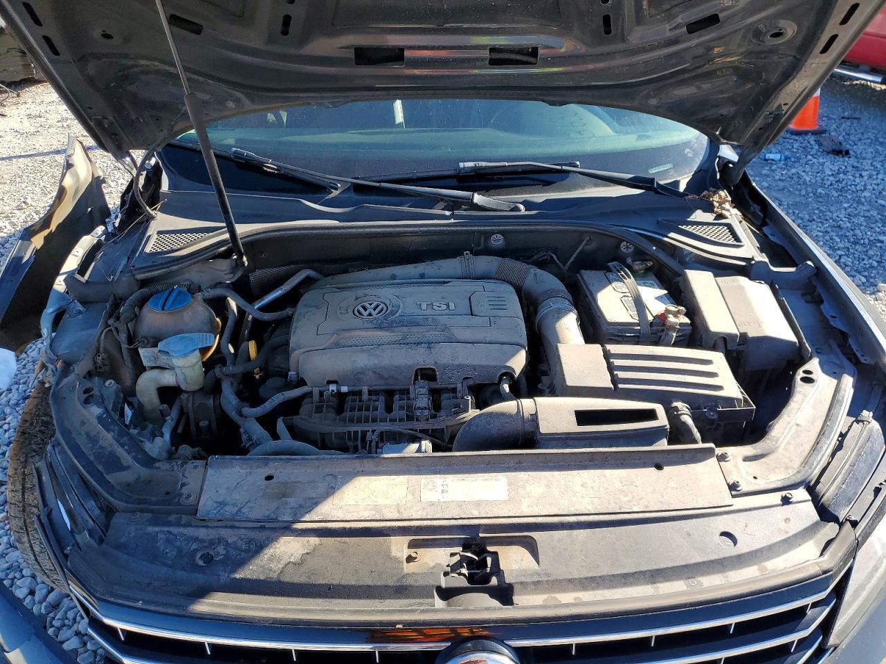2017 VOLKSWAGEN Passat