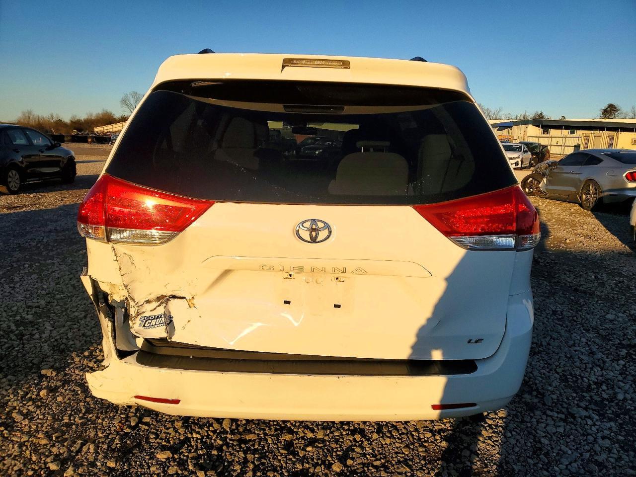2013 TOYOTA SIENNA