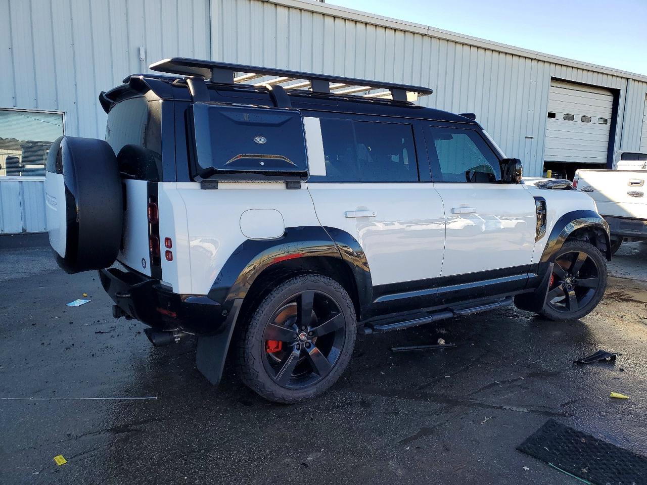 2024 LAND ROVER Defender